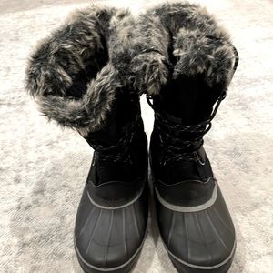 Khombu Snow Boots Size 8